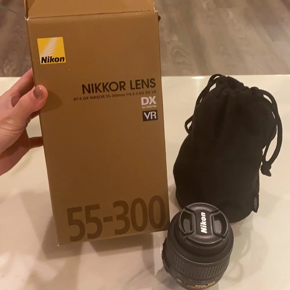 Nikon Nikkor AF-S DX NIKKOR 18-55mm f/4.5-5.6G ED VR Compact Telephoto Lens